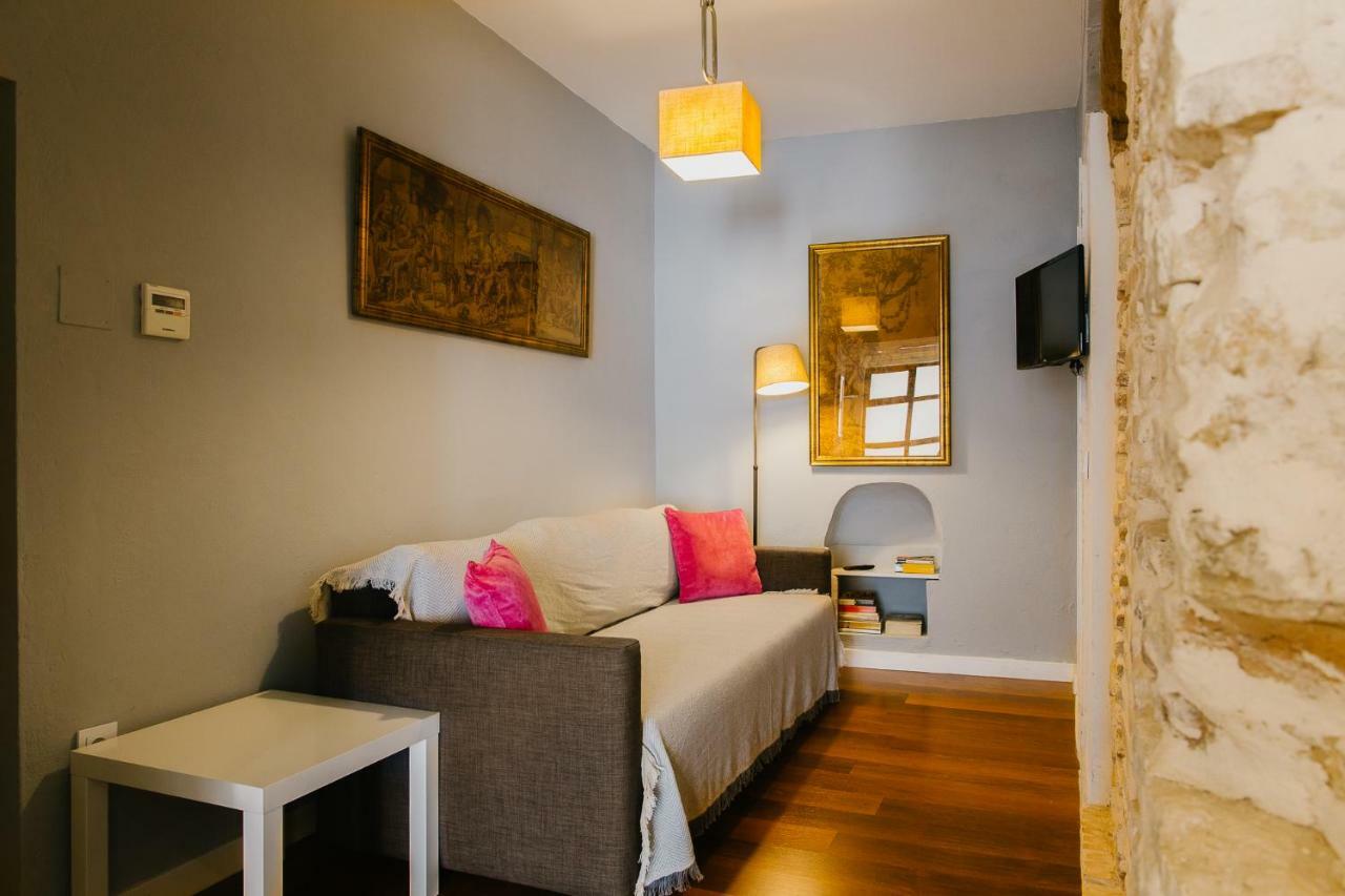 La Accesoria Del Arenal Apartment Seville Luaran gambar